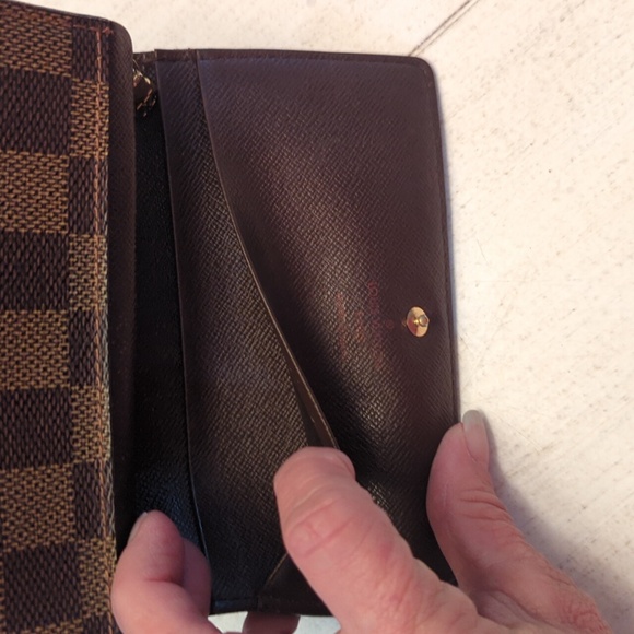 Louis Vuitton Brown Damier wallet GUC - Picture 10 of 16